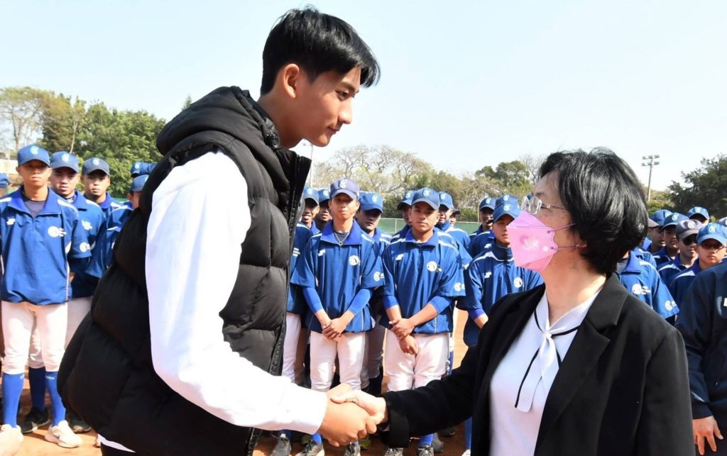 MLB》台灣球齡最淺旅美球員 沙子宸回母校捐簽約金
